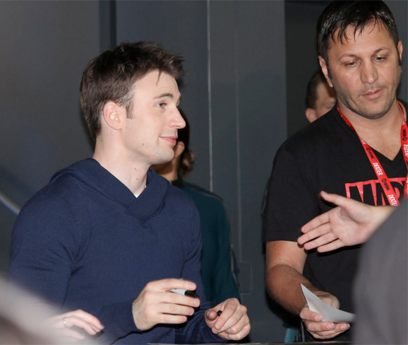 ChrisEvans_MarvelBooth