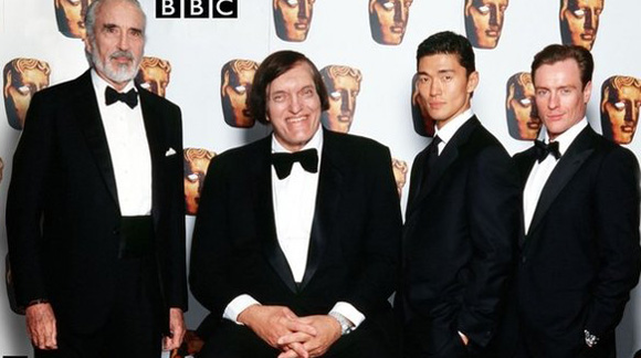 Kiel_withBondVillains