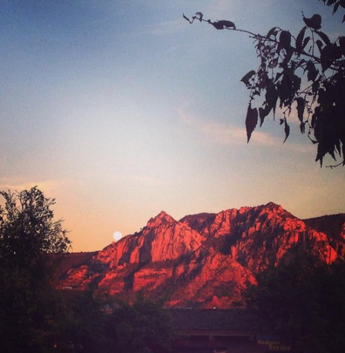 Sedona_moonpeek
