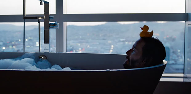 Matrix-Resurrections-Keanu-bath