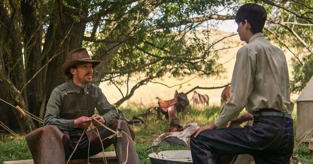 powerofthedog-making-rope