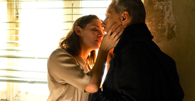 crimes-of-the-future-viggo-kristen