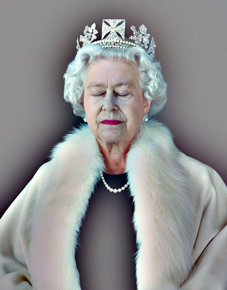 portrait-of-the-queen-holographic-photo