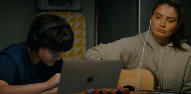 flora-son-eve-hewson