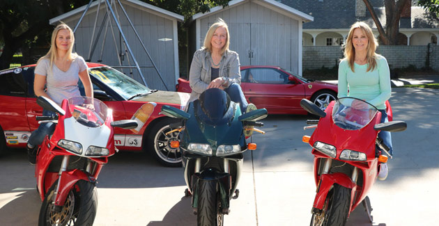 stuntwomen-motorbikes