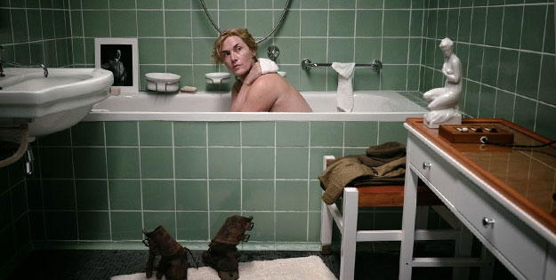 Lee-movie-bathtub-scene