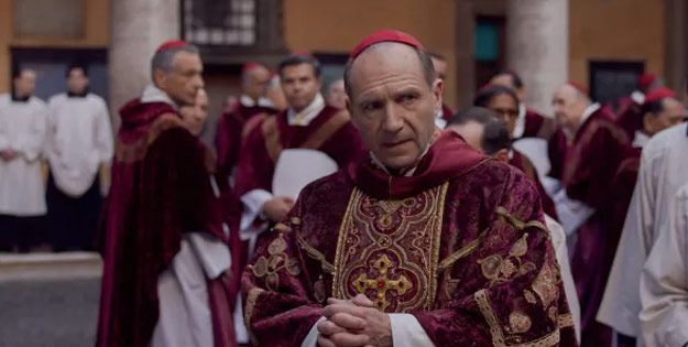 Conclave-Ralph-Fiennes