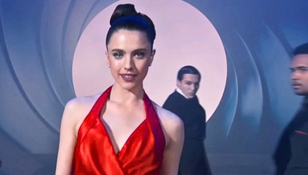 Margaret Qualley-Bond Tribute Oscars