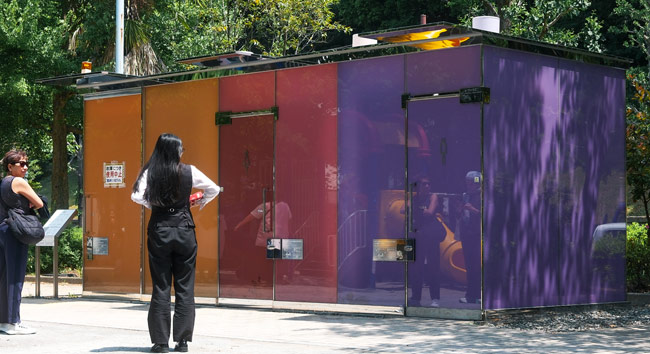 Yoyogi Mini Park - transparent toilet